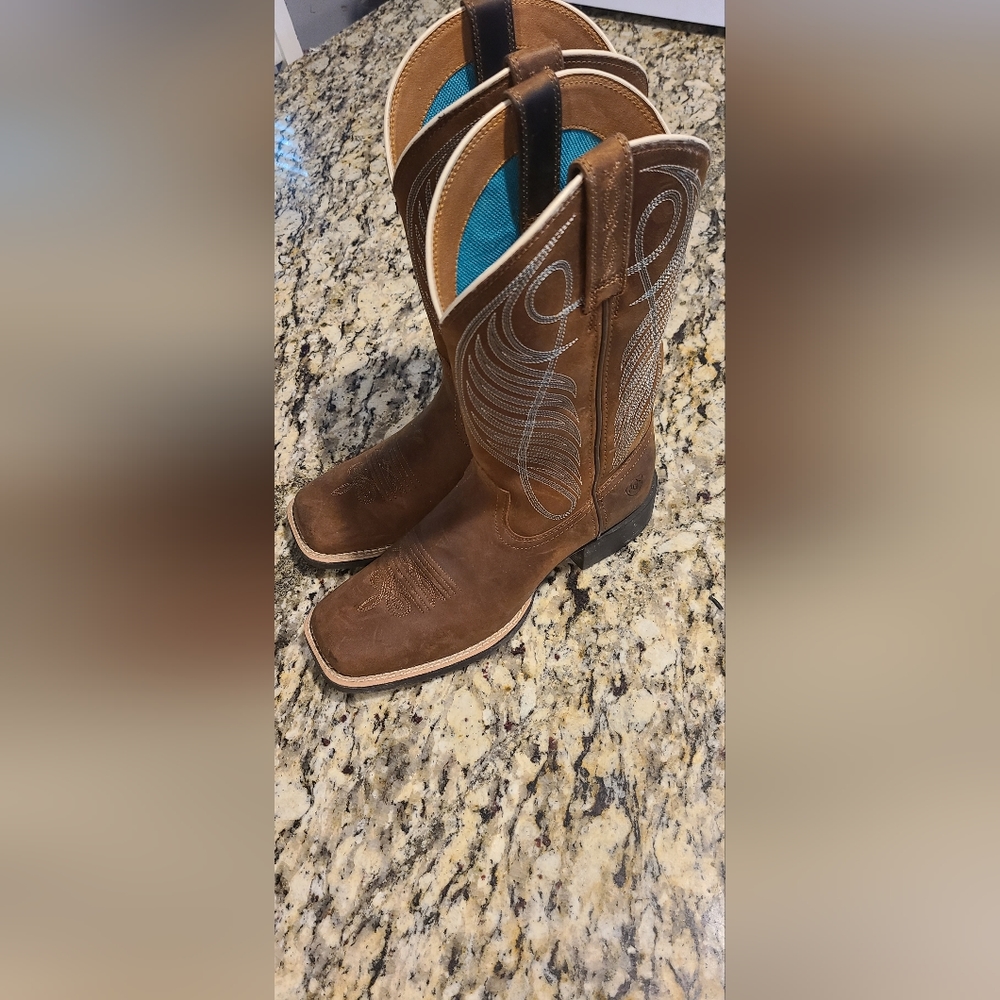 Women's Ariat Boots Size 6 Western, Brown, Blue Wide Toe Boots
